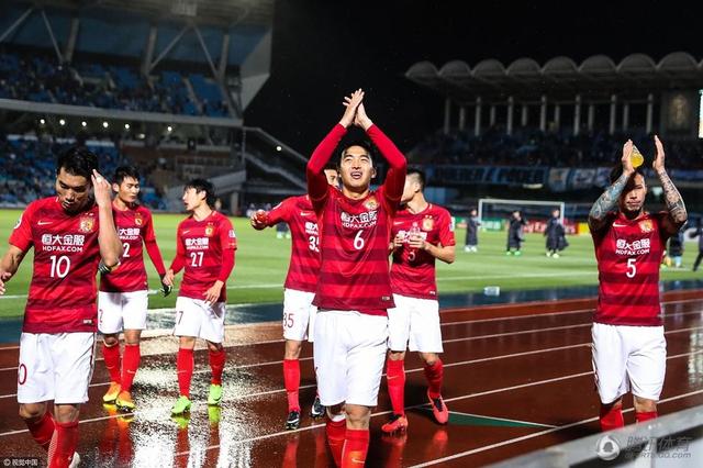 《下一球成名》举行红毯 塔伊加·维迪提成焦点 2023-09-11 加拿大多伦多时间9月10日，电影《下一球成名》在第48届多伦多电影节举行首映红毯，导演塔伊加·维迪提成为全场焦点。