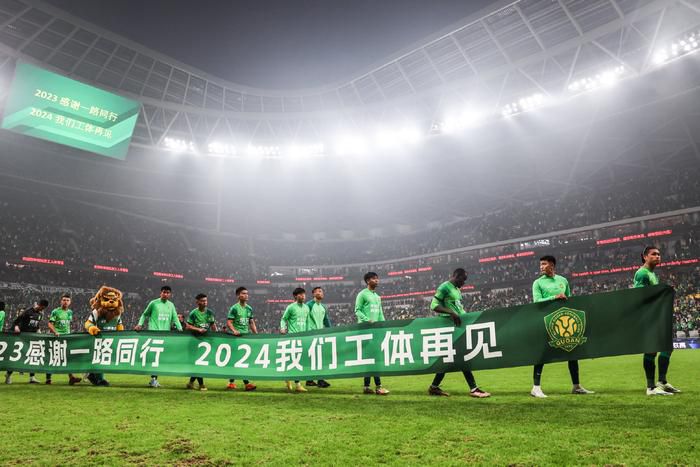 杨紫琼饰演七十岁的赵艳红，通过学习魔方开启人生的新阶段，与刘昊然饰演的魔方高手搭档演绎。