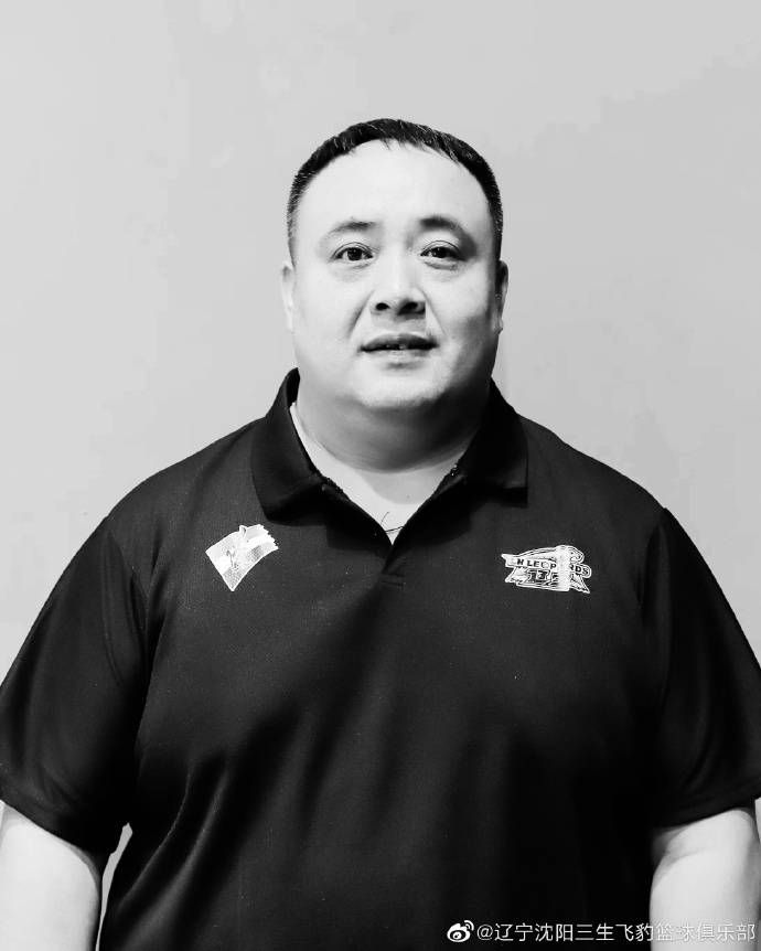幕后照展现了不同时期中各主创的相处日常，气氛温馨 今年等不到了!