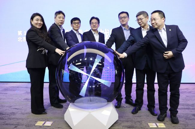近日，电影频道正式宣布“星辰大海”全新策划——邀请历届“星辰大海”学员组合亮相，首秀12月18日于四川成都举办的“光影绽放·中国电影120周年活力之夜”。