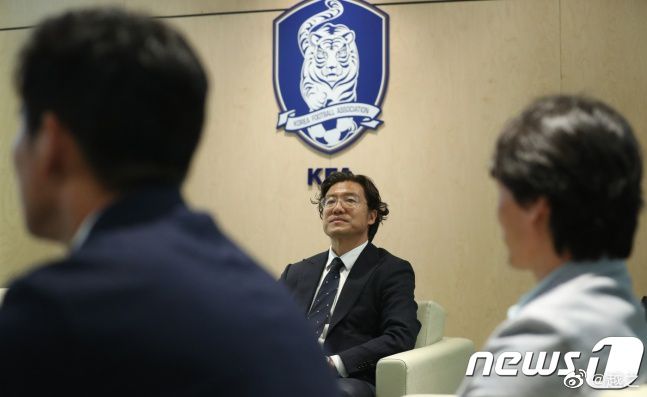 章炜凭借中国影片《世界日出时》获最佳摄影。