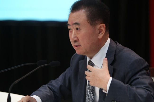 古巨基通宵做MV剪辑 曝陈志云不惧官司心情轻松 2011-09-09 日前，古巨基举办新歌MV首播会，并获赠专属麦克以及可以在红馆开唱的承诺。