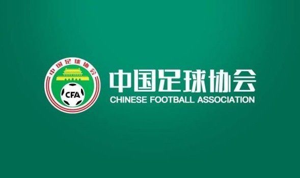 他透露那是在爱尔兰拍《权力的游戏》期间，当时有一小段假期，可他他穷到没钱买回家的机票，就跟好朋友租了辆货车，开车环游爱尔兰，畅饮美酒。