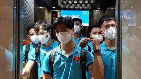 他被控一项酒后驾车罪，并因闯红灯和未按规定车道行驶被传唤，庭审将于7月26日开庭。