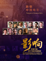 恋情甜蜜的吴奇隆难掩幸福，嘴边始终带着笑意。