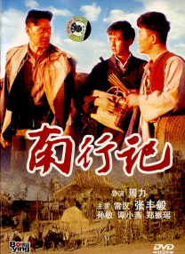影像呈现出绿意盎然的自然氛围，阳光洒落在脸庞，张婧仪宛如灵动的林间小鹿，清新可人。