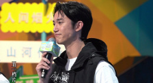 它只是将1987年的公式换了一批角色和地点，并没有真正点燃主流观众的热情，导致该系列再次陷入了长达8年的沉寂。