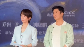 《蜂蜜的针》曝终极预告 袁泉上演除害猎杀法则3453人看过 《阳光女子合唱团》MV上线 A-lin歌唱爱与幸福2103人看过 《天才游戏》曝预告 彭昱畅丁禹兮化身纯恨宿敌2667人看过 《纯真年代的爱情》研讨会 孙千王天辰忆拍摄往3157人看过 新闻首页 电影新闻首页 明星新闻 华语 海外 成龙、梁朝伟、小贝、李栋旭等观战NBA中国赛 日前，25-26赛季NBA季前赛在中国澳门举行，成龙、梁朝伟 、刘嘉玲、任达华、大卫·贝克汉姆、林书豪、李小鹏、李栋旭、刘宪华、杜华、李汶翰等到场观... 《球状闪电》官宣 童瑶、王安宇、杨立新领衔主 9月25日，根据刘慈欣同名小说改编而成的剧集《球状闪电》阵容官宣，由陈思诚监制，戴墨执导，童瑶、王安宇、杨立新领衔主演，周一围、丁勇岱特邀主演，杨玏、... 倪妮、宋威龙外网生图抗打 时装周同场黛米·摩2025-09-24 汤唯、乔贝贝、张婧仪、吴磊等亮相伦敦时装周2025-09-24 演员于朦胧坠楼身亡 杨幂、迪丽热巴等发文悼念2025-09-12 《跛豪》《新上海滩》导演潘文杰逝世 享年69岁2025-09-10 更多 堪比时装周!